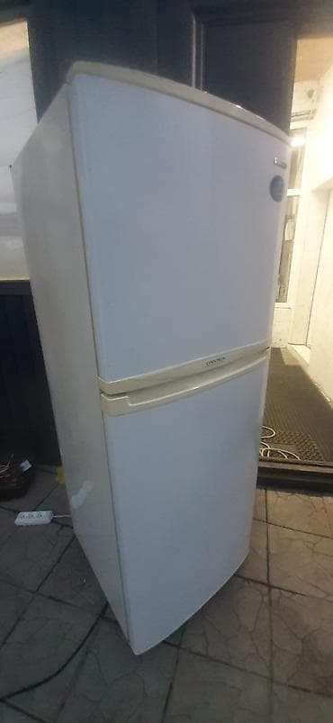 sharp aquos: Холодильник Samsung, Двухкамерный — 3