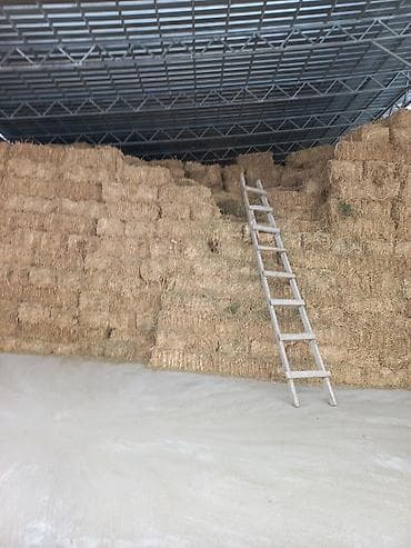 Продаю тюки люцерны и соломы тюки метровые, минимум 25 кг