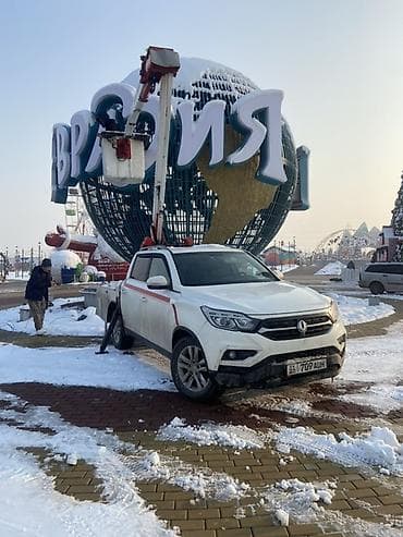 prodayu plotter: Услуги автогидроподъёмника на шасси внедорожника - Компактная — 2