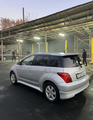 Toyota ist: 2003 г., 1.5 л, Автомат, Бензин, Хэтчбэк