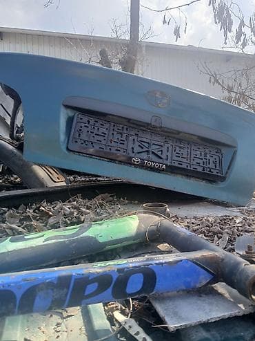 audi 80: Крышка багажника Toyota, Оригинал — 1