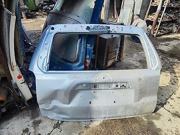 renault range t: Toyota 4Runner 285 Крышка багажника, Тойота Фораннер 285 дверь — 1