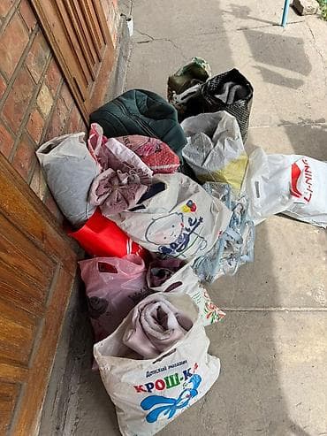 скупка старой одежды: Даром старые вещи ( в основном женские и детские) в нормальном — 1