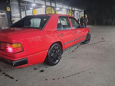 рихтовка спринтер: Красный седан Mercedes-Benz E‑класса (W124) - Кузов: 4‑дверный седан — 7