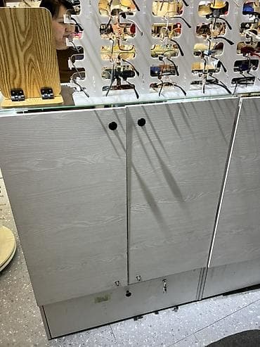 стеклянный: Продается торговое оборудование для аксессуаров и головных уборов — 4