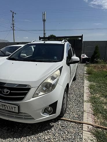 byd e7: Chevrolet Spark: 2010 г., 1 л, Автомат, Бензин, Хэтчбэк — 3