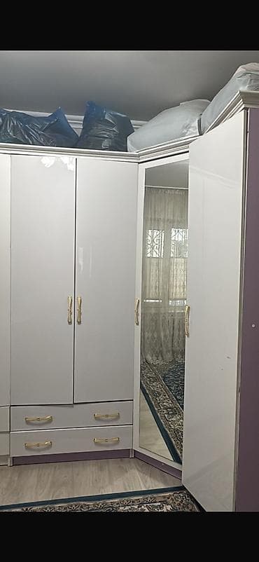 🔹 Первый шкаф (не глянцевый, МДФ российский) Размеры: 1,20 м × 2,30 м