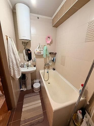 сухомлинова 28: 1 комната, 48 м², Элитка, 4 этаж, Старый ремонт — 1