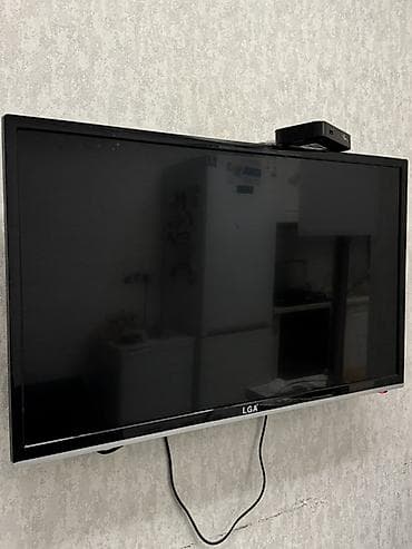 Телевизор LGA, диагональ ориентировочно 40–43". Плоская панель с