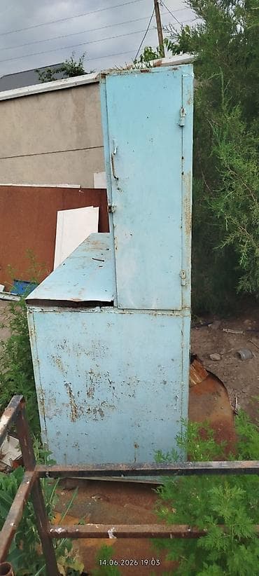 Продаю листы шкафы прочные. Цена недорого за стол шкаф 8000с ; за — 3