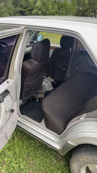 набор ключей для автомобиля в чемодане: Mercedes-Benz W124: 1991 г., Седан — 5