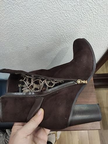 сапоги на каблуках: Черные ботинки в брутальном стиле - Модель: кожаные шнурованные — 3