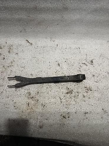 фиксатор на голеностоп: Рычаг (тяга) подвески автомобиля Описание: - Деталь подвески с — 1