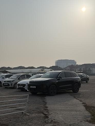 xpeng p7: Lixiang L6: 2024 г., 1.5 л, Автомат, Электромобиль, Кроссовер — 1