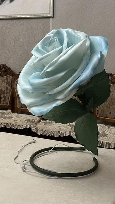 фиолетовая лампа: Настольный и настенный светильник в виде крупной розы. - Дизайн — 2