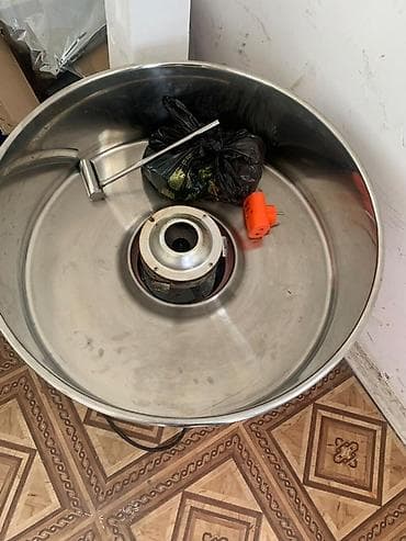 Оборудование для производства: Аппарат для приготовления сахарной ваты (Cotton Candy Machine). - — 1