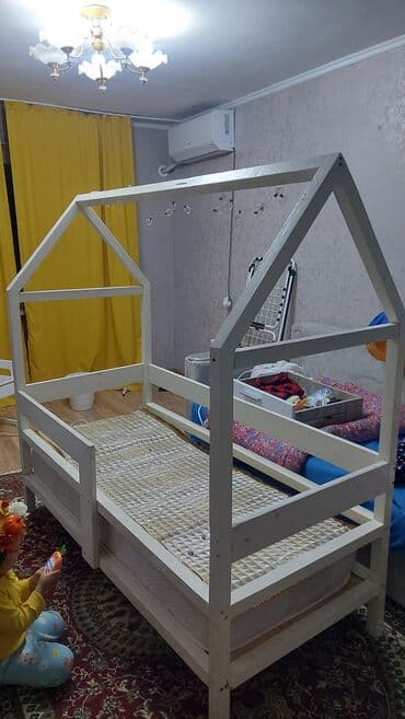 продаю двух спальный кровать: Кровать односпальные с ортопедический матрасом. размер 160х70с. цена — 3