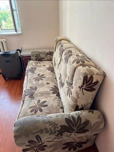 Кухонные гарнитуры: Продается б/у диван и кресла. ценa:2000
адрес: Лебединовка — 1