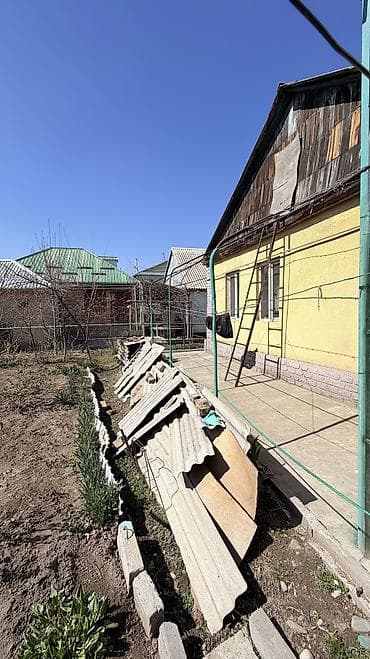саманный дом под ключ: Продам дом Институт земледелия,Тойгонбаева/Т.Фрунзе саман, 3 ком — 2