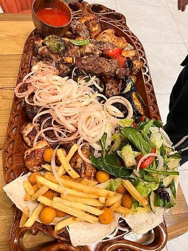 шашлык мясо: Ассорти кавказских блюд и закусок на мангале - Люля-кебаб в лаваше — 5