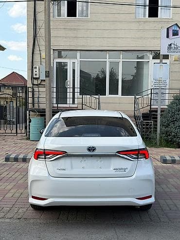 coroll: Toyota Corolla: 2021 г., 1.8 л, Вариатор, Гибрид, Седан — 2