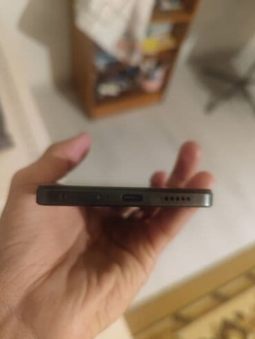 купить бу телефон дешево: Poco X5 Pro 5G, Б/у, 256 ГБ, цвет - Черный, 2 SIM — 3