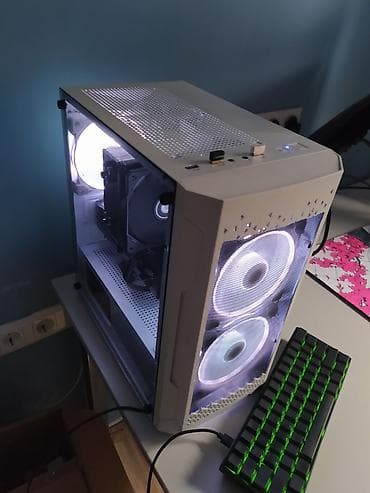 macbook pro: Компактный игрово‑рабочий ПК в белом корпусе с боковой стеклянной — 3