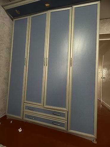 Мебель: Кухонный гарнитур + газовая плита Indesit + платяной шкаф Комплект — 4