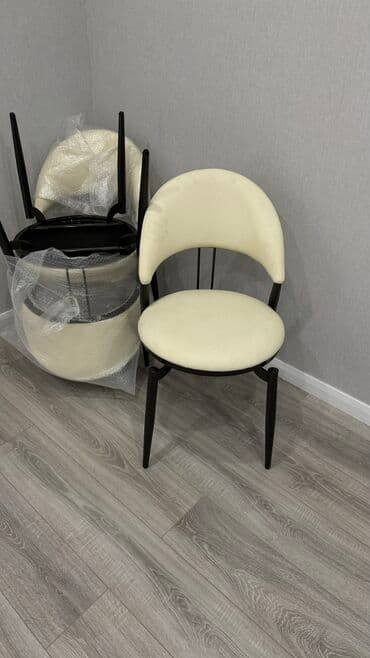 стол и четыре стула: Продаются новые стулья 4 штуки! За 4 штуки прошу 9 тысяч Шикарного — 6