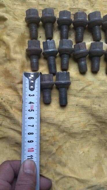набор ключей в чемодане цена: Продаю комплект болтов на Мерседес, 22 шт, короткие, на 17 головку — 2