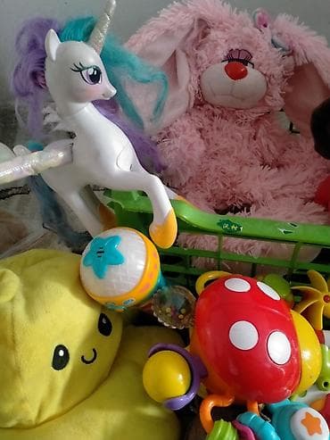 купить детские игрушки: Большой набор детских игрушек продам срочно Состав: - Мягкие — 3