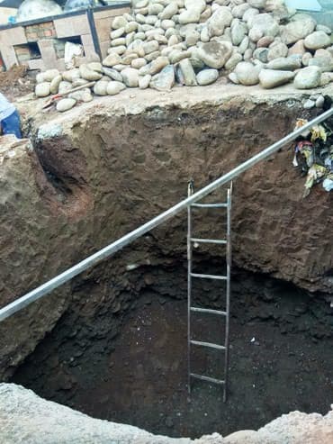 работу разнорабочий: Пилю деревья, дрова, выкорчевываю пни, земляные работы, перекопка — 4