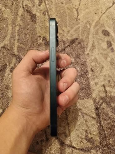 пл: IPhone в тёмном цвете с плоскими боковыми гранями и двойной основной — 3