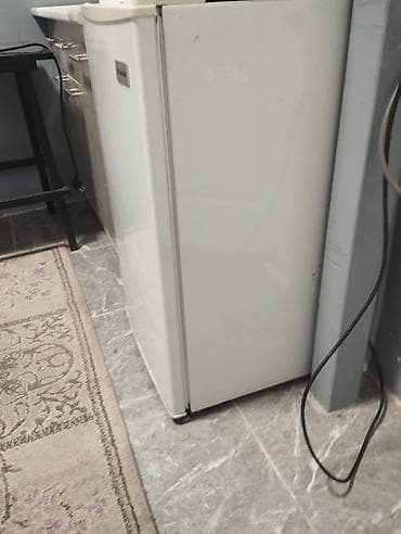 mini refrigerator: Мини-холодильник Eurotek, однокамерный. Особенности: - Компактный — 2
