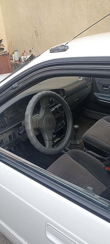 Унаа: Mazda 626: 1990 г., 2 л, Кол менен иштөөчү, Бензин, Седан — 8