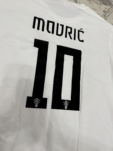 Куртки: Футбольная футболка сборной Хорватии с номером 10 и фамилией “Modrić” — 2