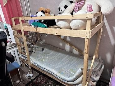 кровать двух ярусный: Срочно продам 3000 сом Двухъярусная деревянная кровать - Материал — 1