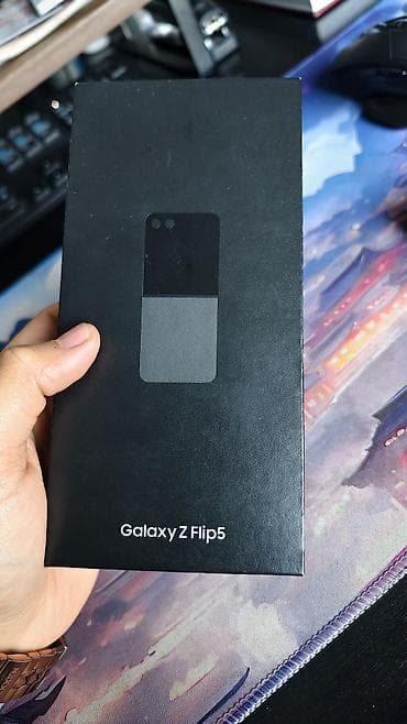 раскладной самсунг: Смартфон‑раскладушка с гибким внутренним дисплеем и внешней панелью — 5