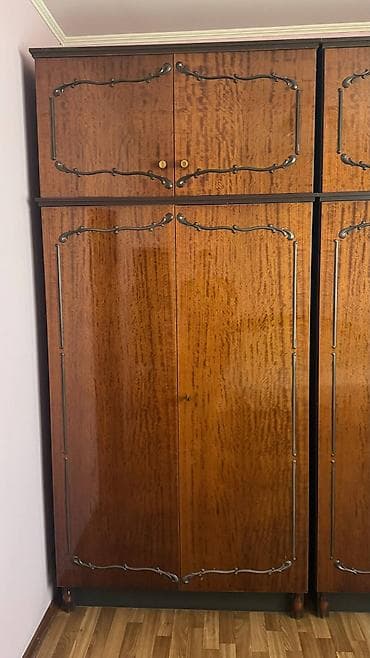 продаю спальный гарнитур бишкек: Гарнитур для спальни в классическом стиле: двухдверный платяной шкаф с — 1