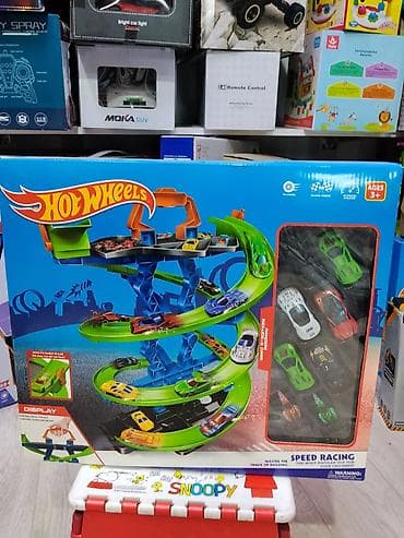 Игровой набор Hot Wheels Speed Racing — вертикальная спиральная трасса