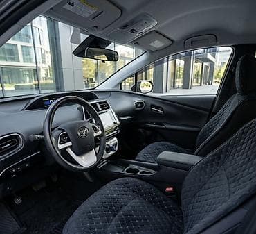 e2 byd: Toyota Prius: 2017 г., 1.8 л, Вариатор, Гибрид, Лифтбек — 2
