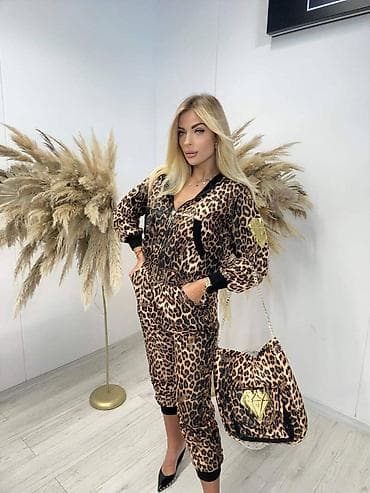 беги джинсы: Женский комплект: костюм с леопардовым принтом + сумка. новый — 5
