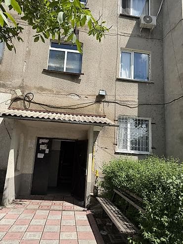 продаю 1к кв: 4 комнаты, 90 м², 3 этаж, Косметический ремонт — 2