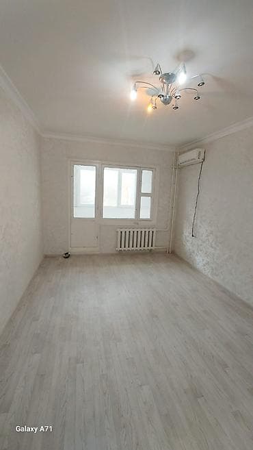 без хозайын квартира: 1 комната, 35 м², 105 серия, 2 этаж — 1