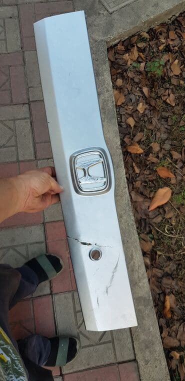 Решетка радиатора Honda 2022 г., Б/у, Оригинал at lalafo.kg Решетка радиатора Honda 2022 г., Б/у, Оригинал