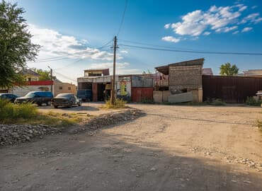 дома под бизнес: Продается коммерческая недвижимость, включающая в себя здание СТО и — 1