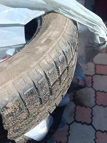 18 шина: Про ездили всего два месяца Комплект зимних шин без шипов — 4