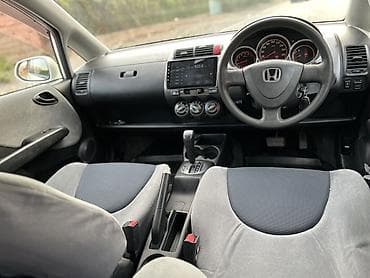 задняя крышка: Honda Fit: 2002 г., 1.3 л, Вариатор, Бензин, Хэтчбэк — 6