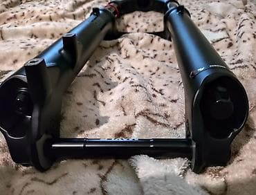 забыл: Продается (возможен обмен на разные вело запчасти) вилка rockshox pike — 10