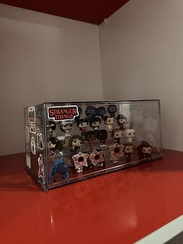 чехлы бу: Полный Коллекционный набор мини-фигурок Stranger Things в витрине. С — 2